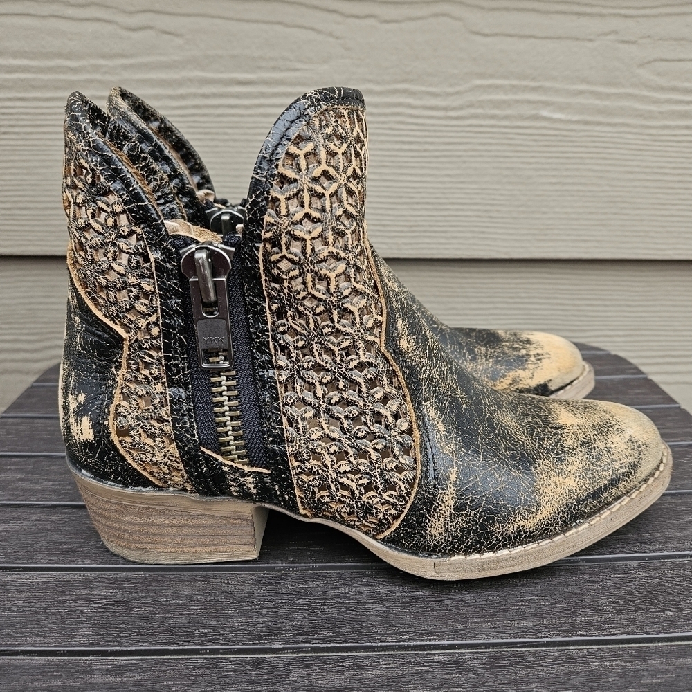 Circle G by Corral Distressed Leather Cutout Side Zip Booties Q5021 Womens Sz 7